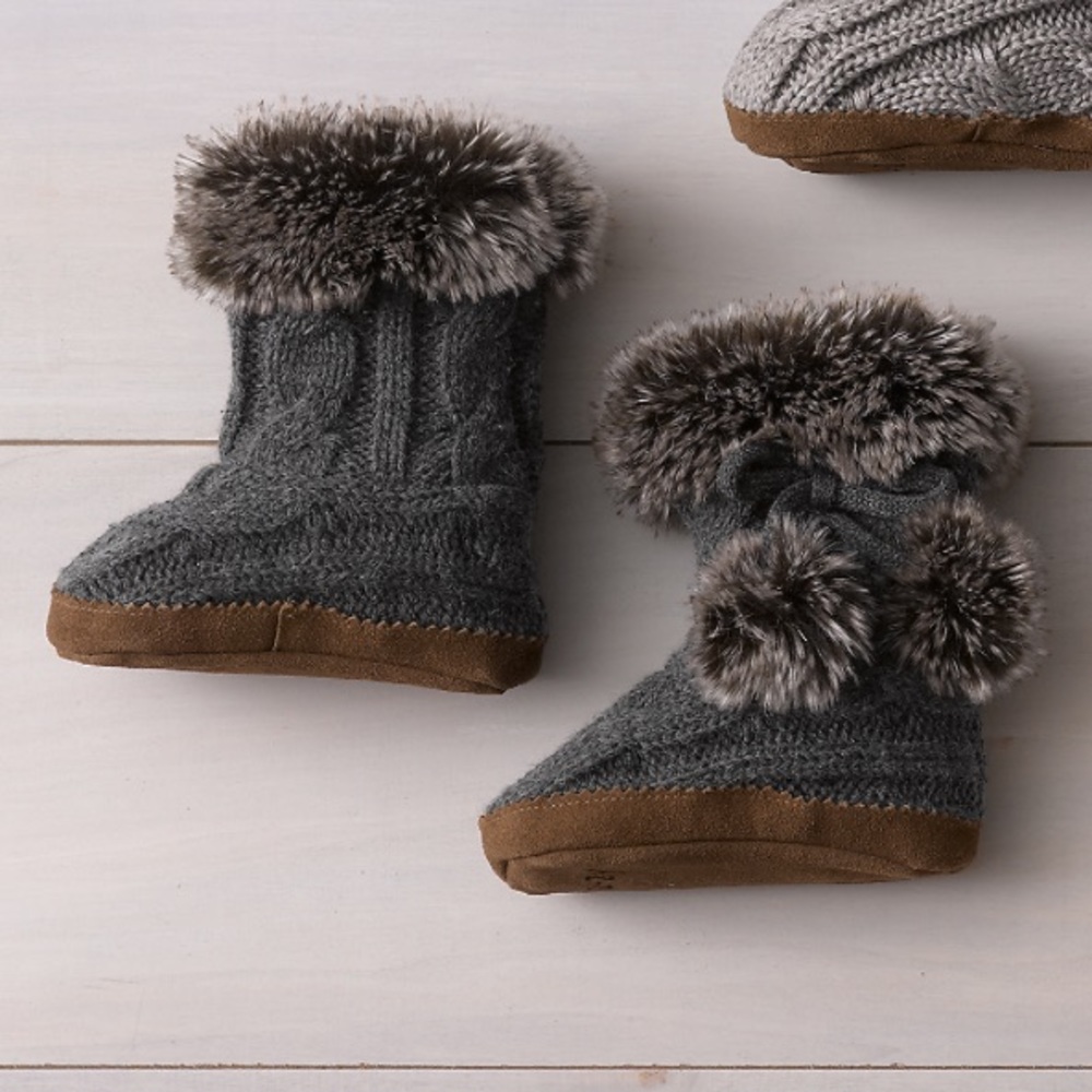 CABLE KNIT & LUXE FAUX FUR BABY BOOTIES